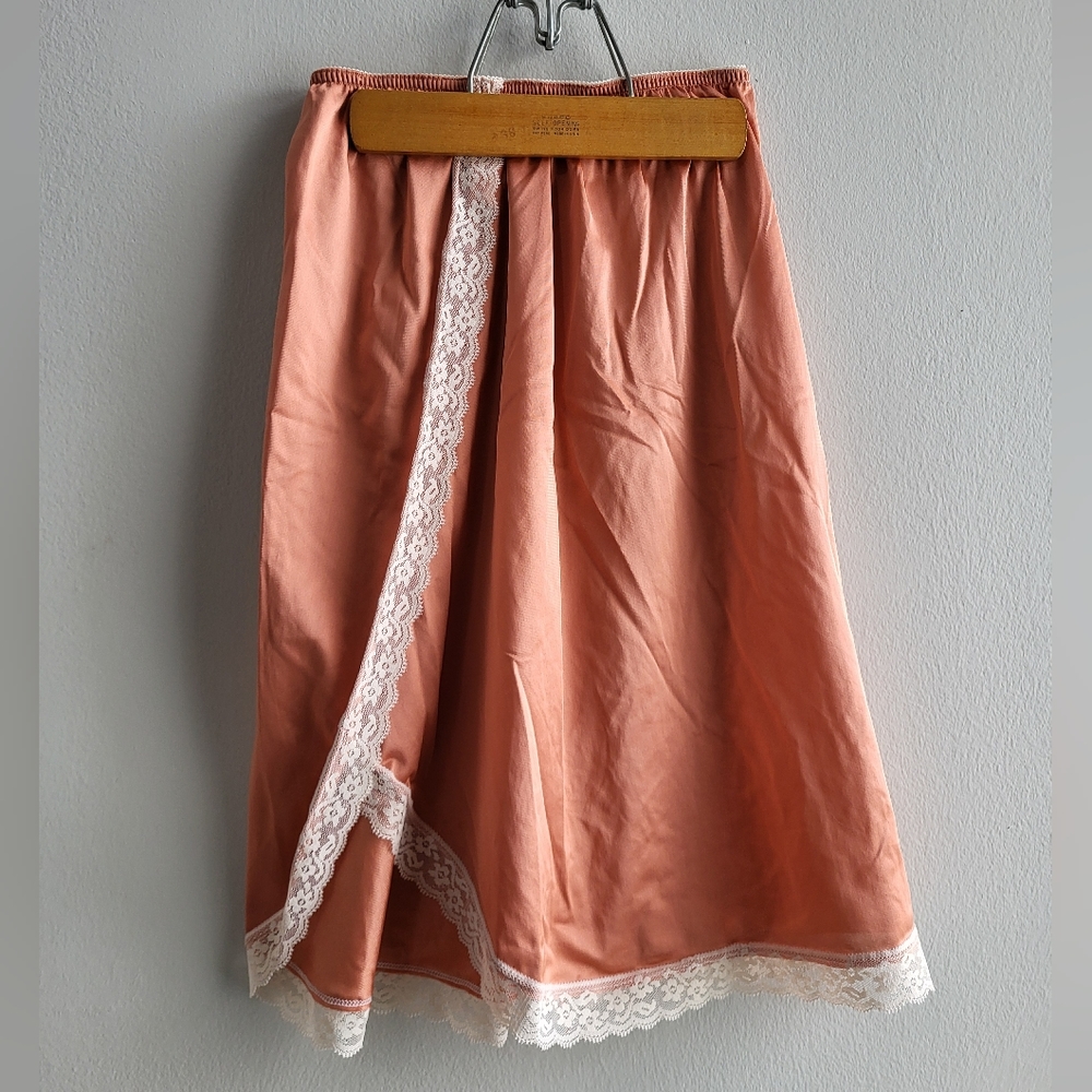Vintage! Dark peachy nude slip